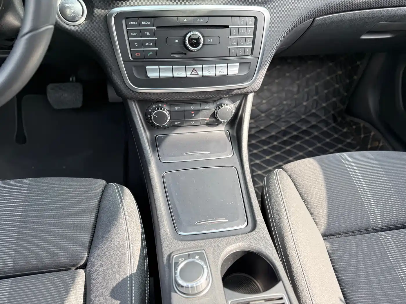 Mercedes-Benz A-Class (Import) 2016 A 200 Fashion фото 13