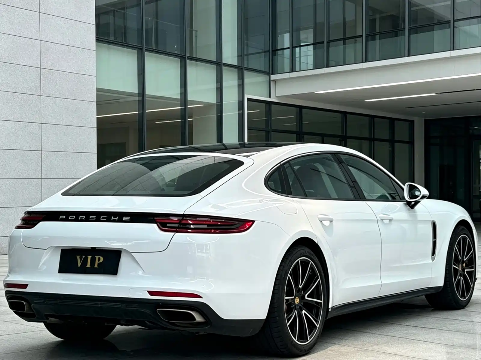 Фото 9 - Porsche Panamera