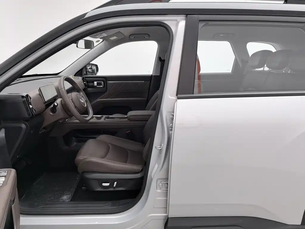 Wuling Motors Starlight 560 NEV 2025 2025 Model Plug-in Hybrid Version 5-seater