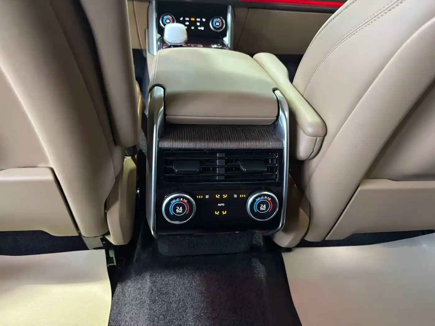 Land Rover Range Rover 2023 2023 3.0 L6 360PS Golden Age Edition