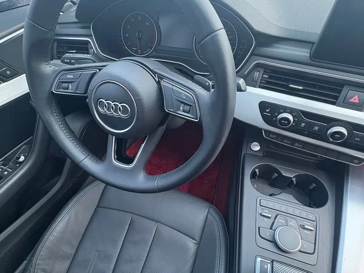 Photo 9 - Audi A4L