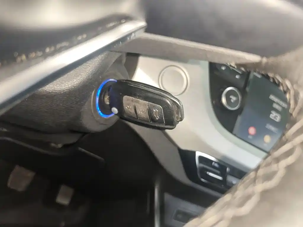 Фото 9 - Geely Vision X3