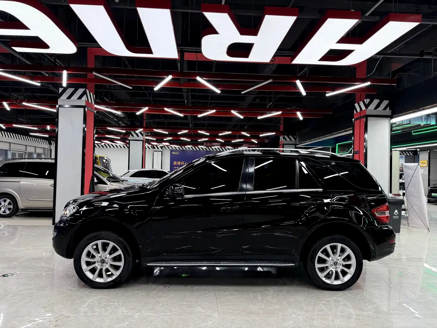 Mercedes-Benz M-Class 2010 ML 350 4MATIC Luxury Special Edition фото 4