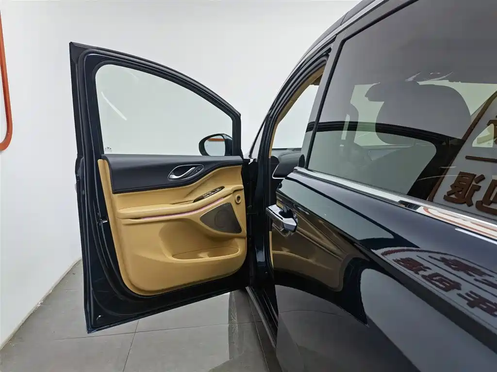 Voyah Auto Voyah Dreamer 2025 Model PHEV 4WD Premium QianKun Edition фото 8