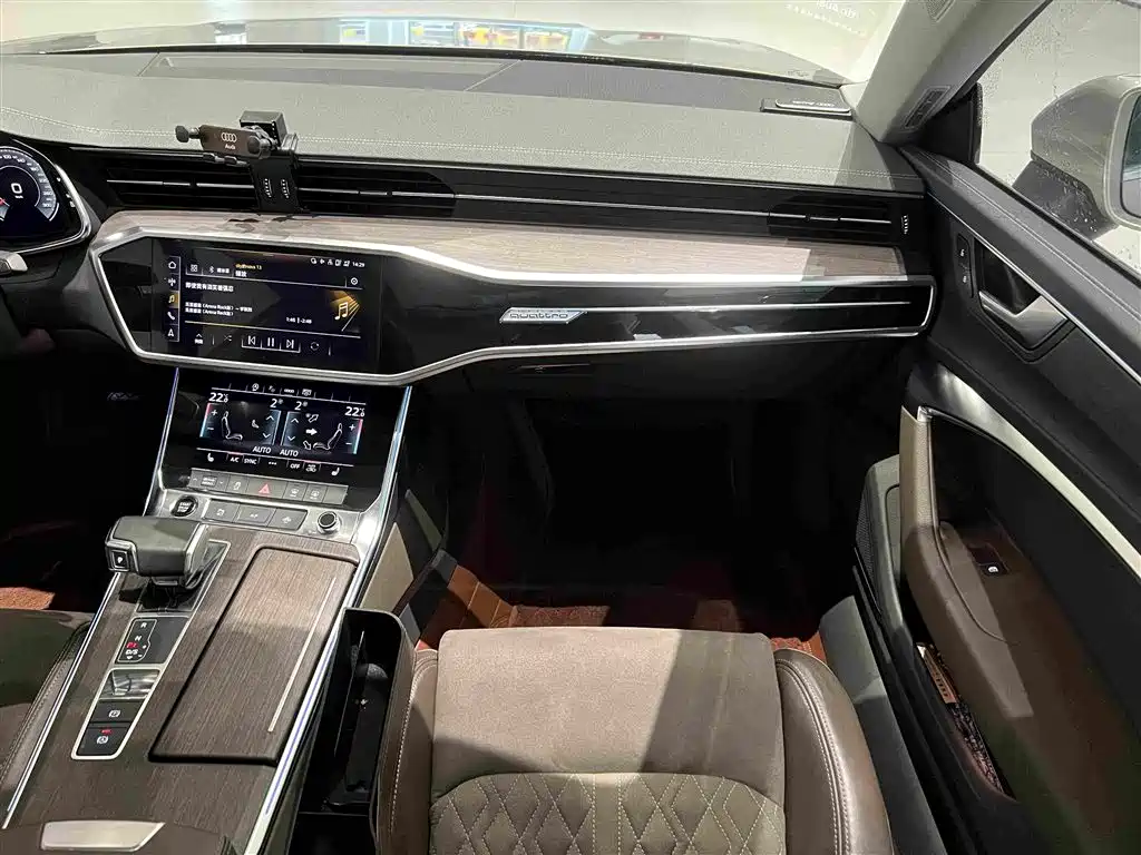 Photo 32 - Audi A7L