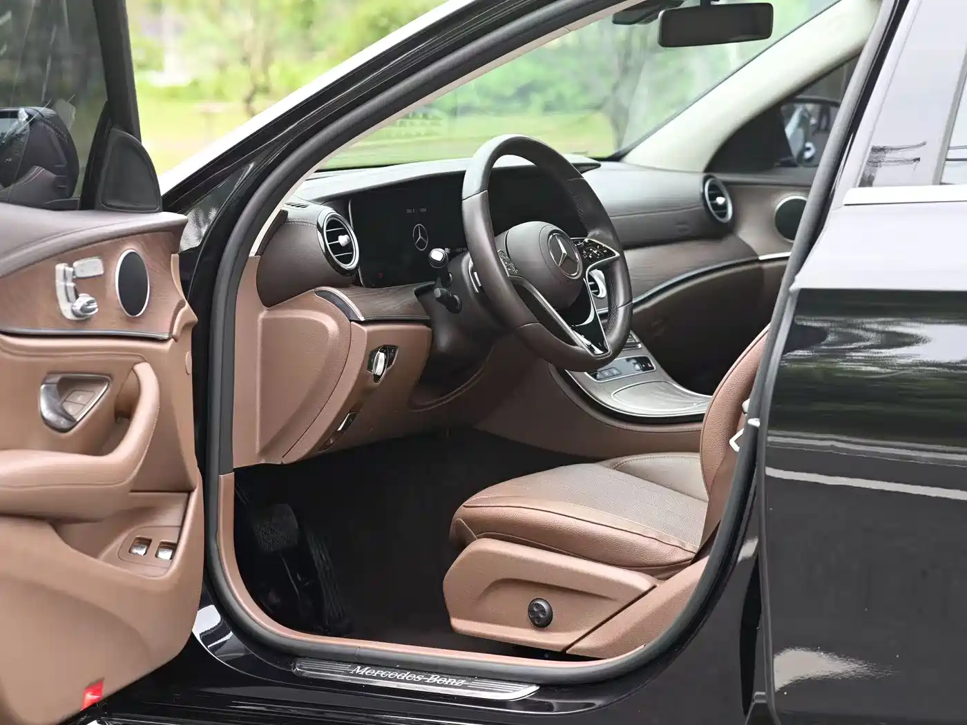 Mercedes-Benz E-Class New Energy 2022 E 350 e L Plug-in Hybrid Sedan фото 4