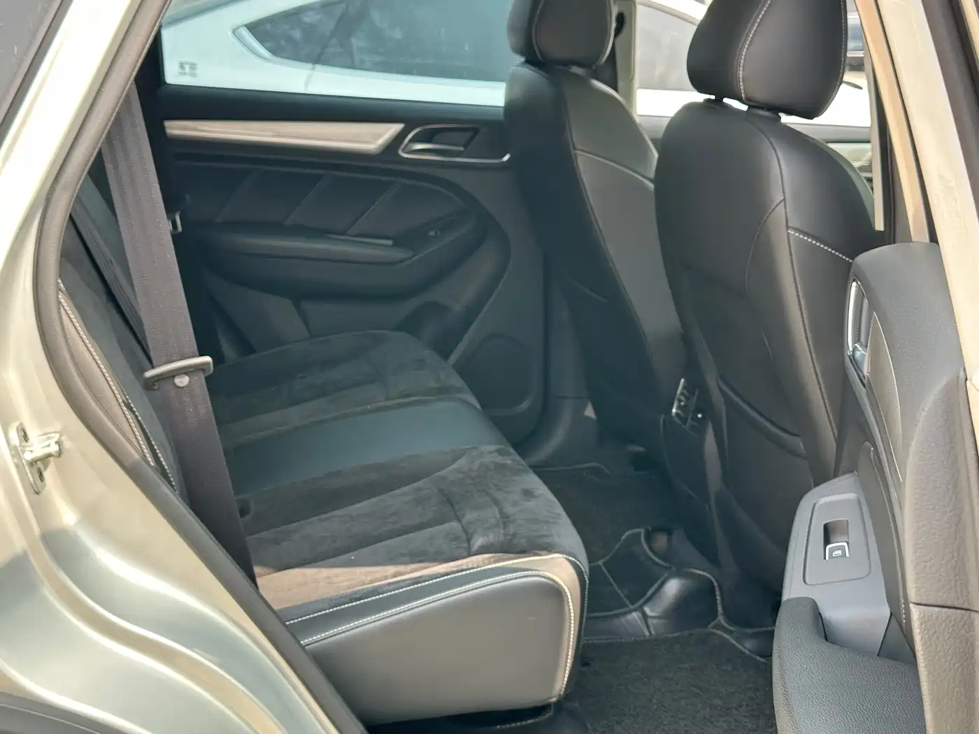 ROEWE RX5 NEW ENERGY