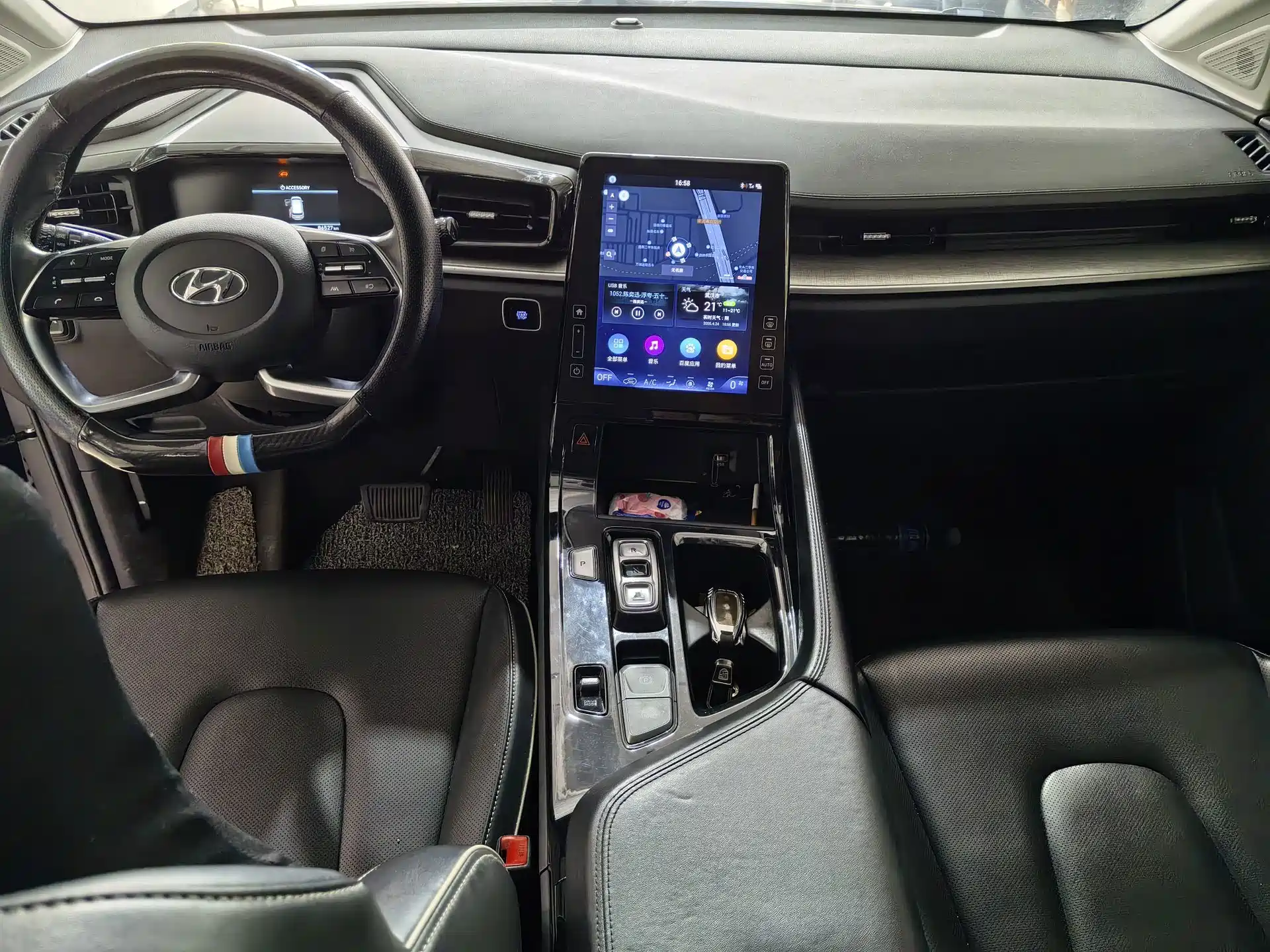 Photo 5 - Hyundai Custo