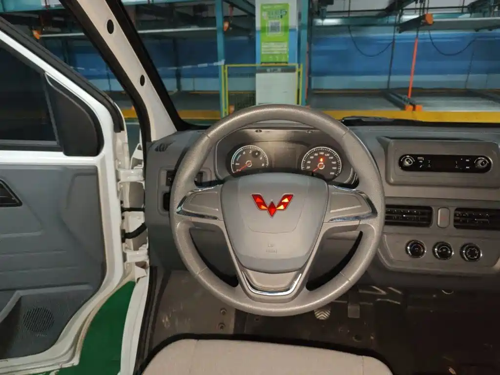 Wuling Motors Wuling Yangguang 2025 2024 300KM Comfort Bus Version 75kW