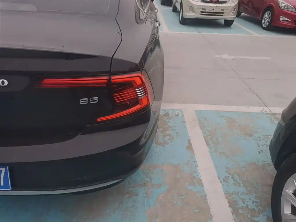 VOLVO S90