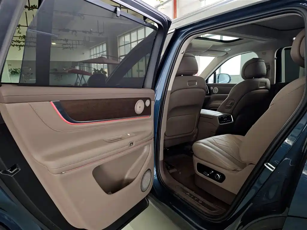 AITO Wenjie AITO M9 2024 Extended Range Ultra 42kWh 6-Seater фото 21
