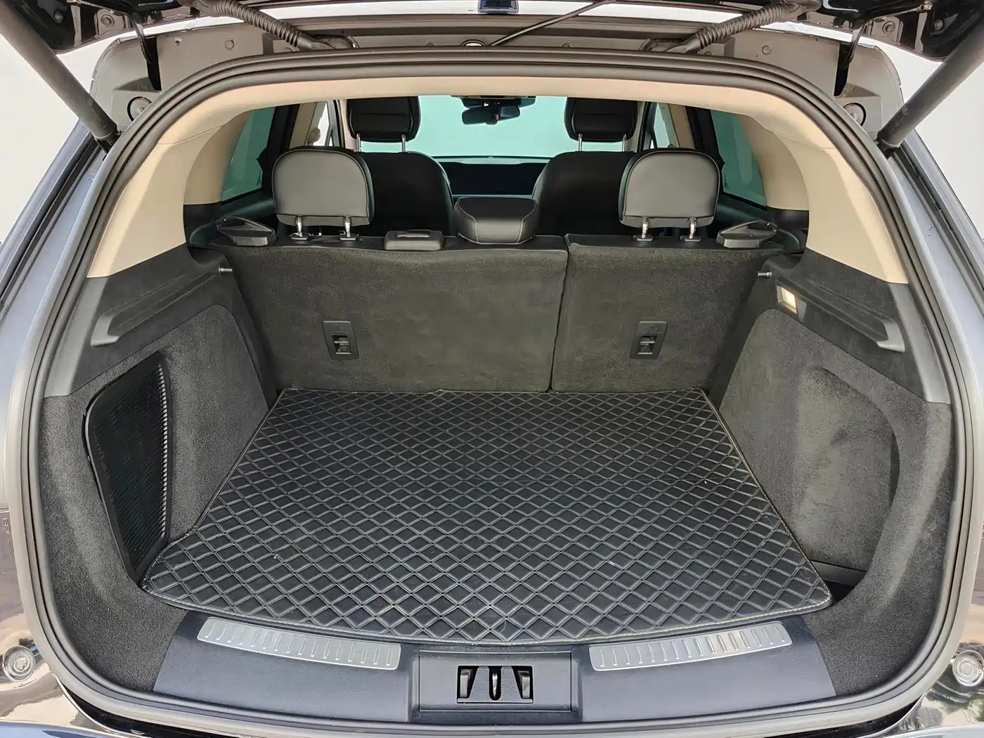 LINCOLN ADVENTURER