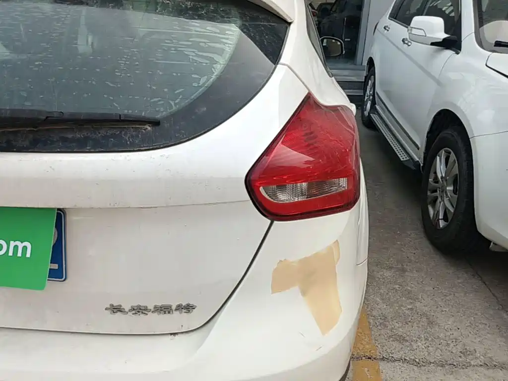 Фото 8 - Ford Focus