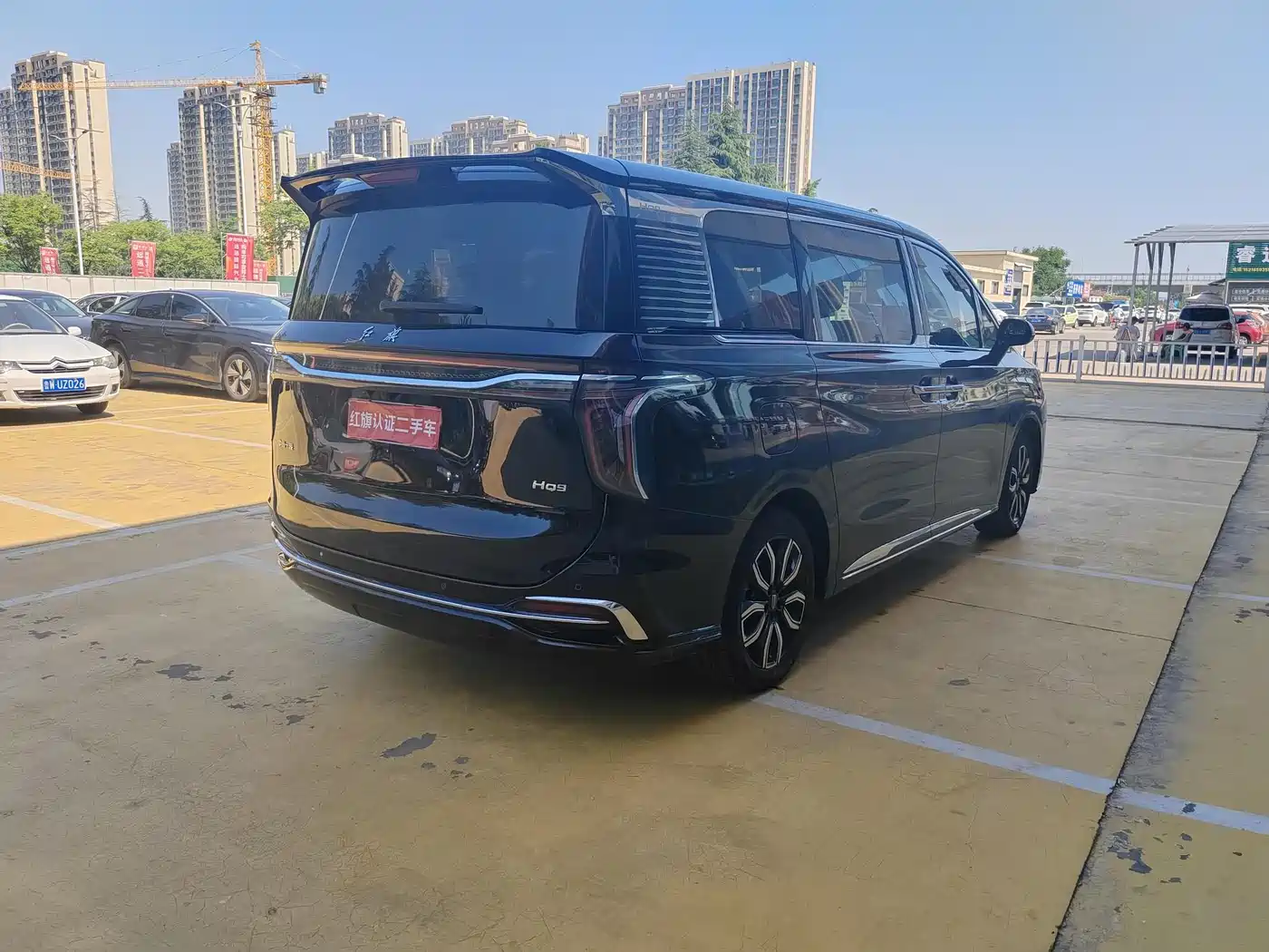 Hongqi HQ9 2023 2.0T Smart Connect Flag Enjoy Edition фото 8