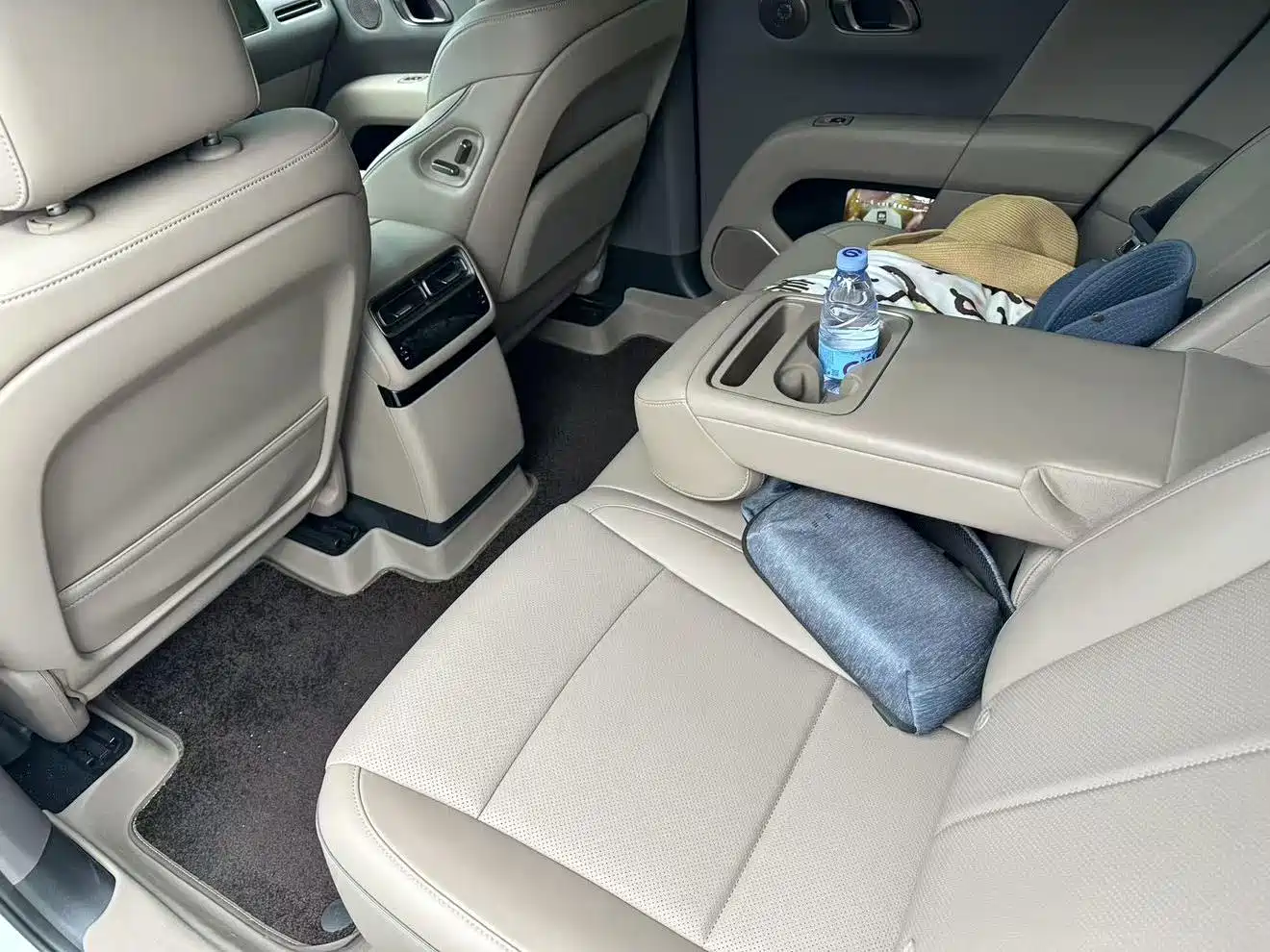 Фото 6 - Li Auto i6