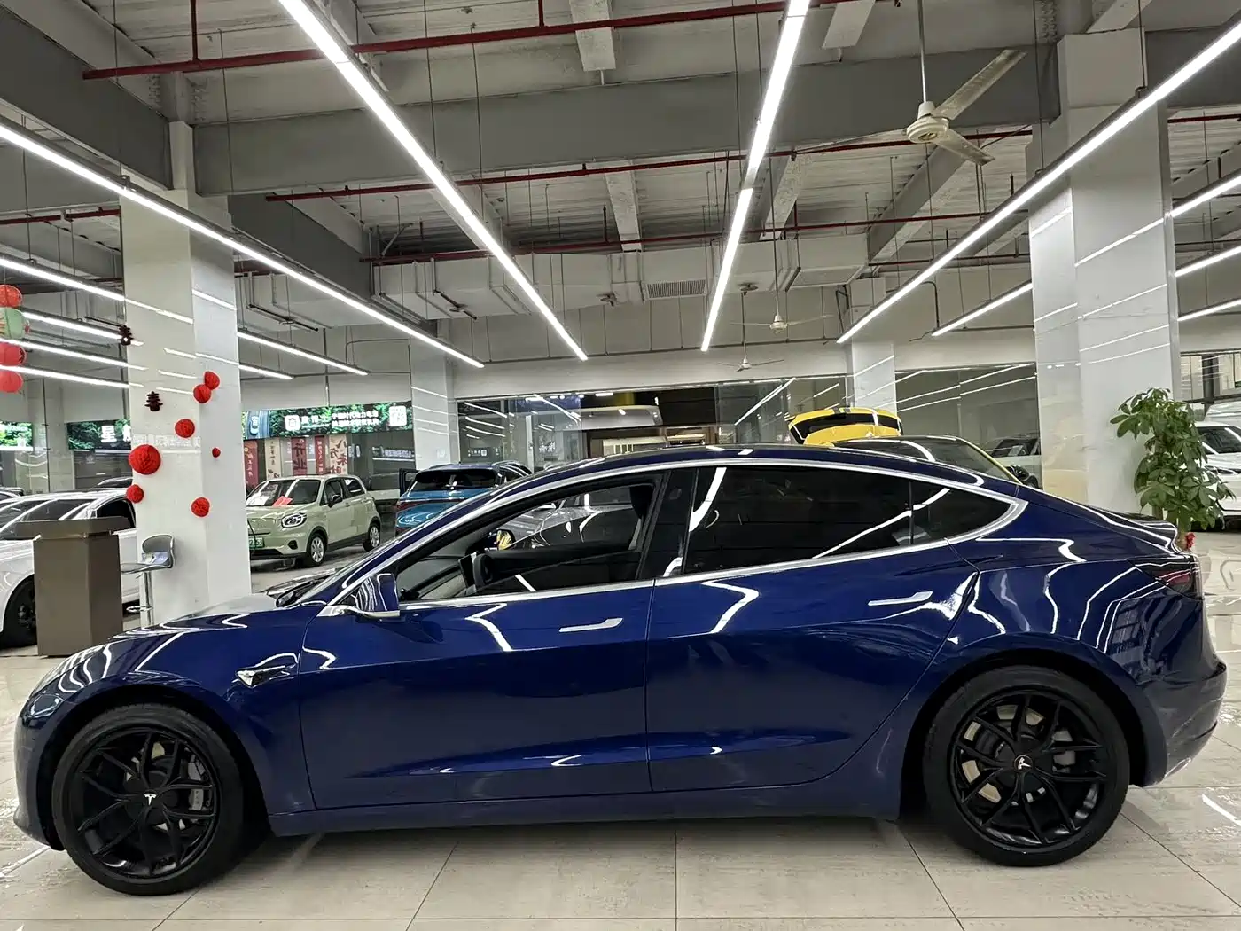 TESLA MODEL 3