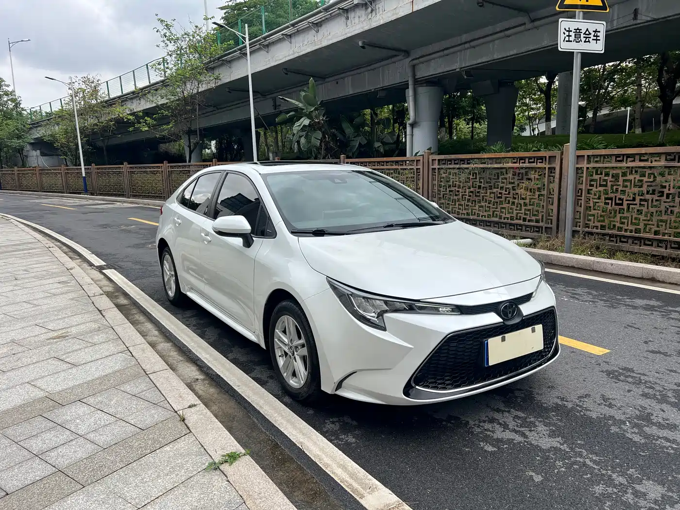 Toyota Levin 2021 185T CVT Luxury Edition фото 2