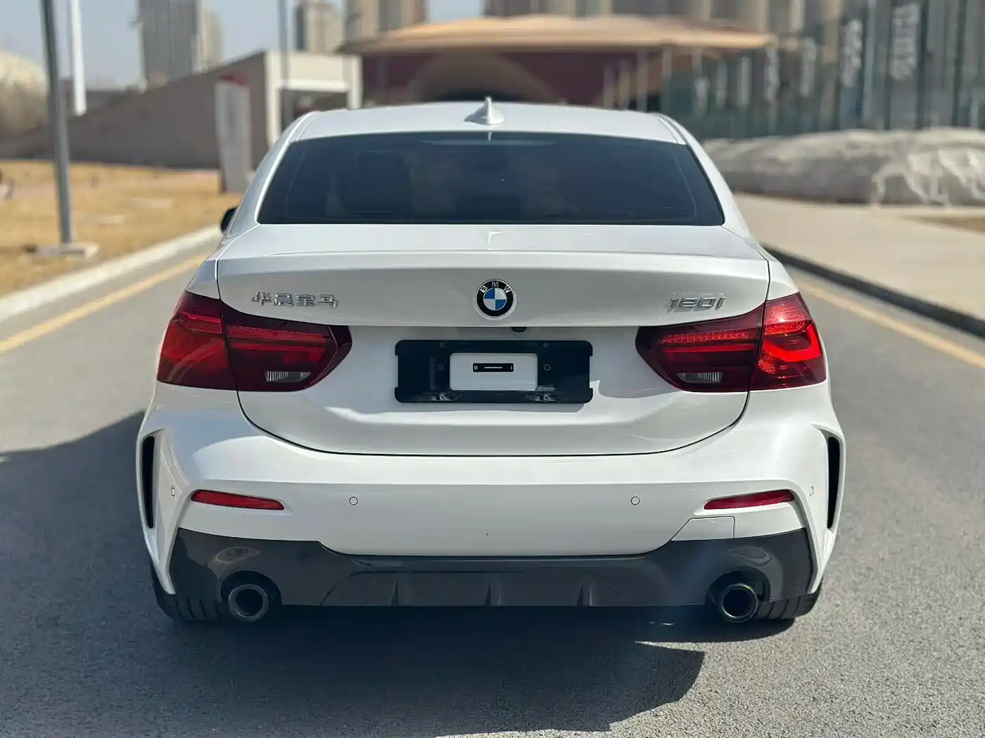 BMW 1 Series 2023 120i M Sport Shadow Edition фото 5
