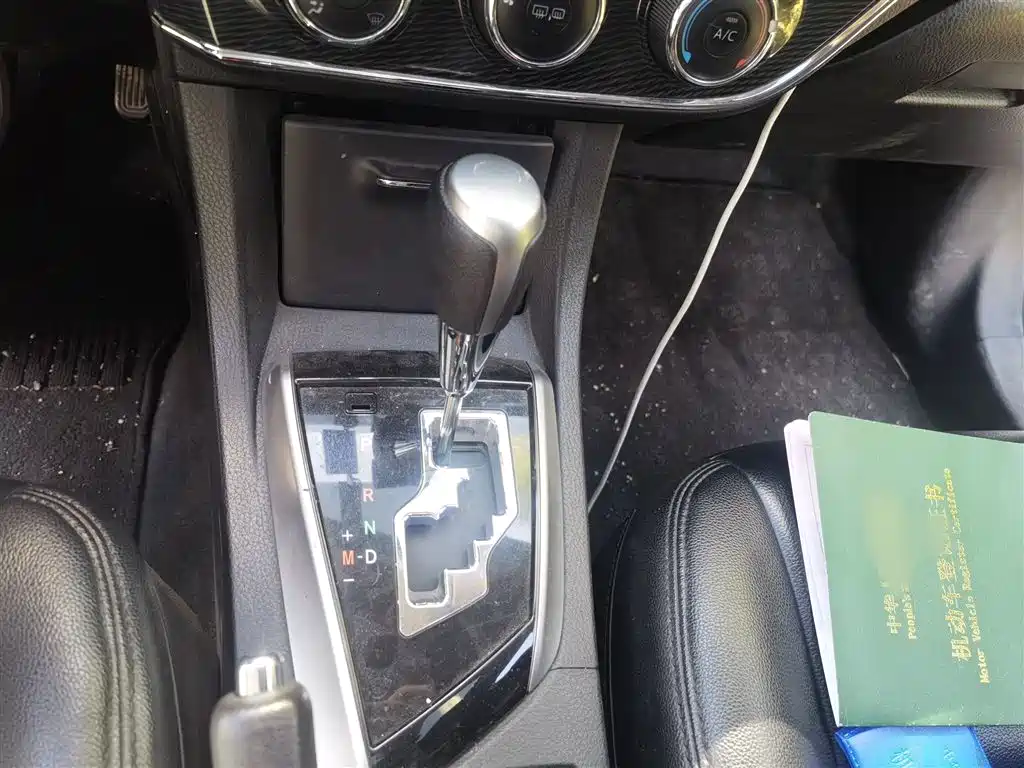Toyota Corolla 2014 1.6L CVT GL-i фото 7