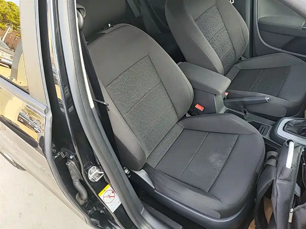 Volkswagen Lavida 2013 Facelift Classic 1.6L Automatic Trend фото 25