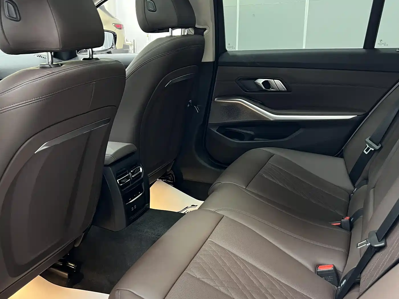 BMW 3 Series 2023 320Li M Sport Package фото 9