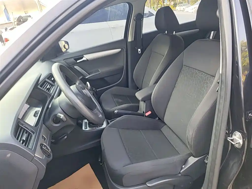 Volkswagen Lavida 2013 Facelift Classic 1.6L Automatic Trend фото 15