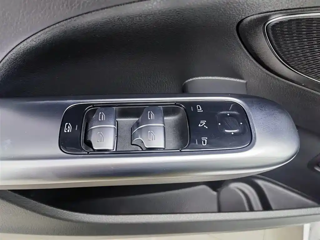 Mercedes-Benz C-Class 2025 Facelift C 200 L Sport Edition фото 9