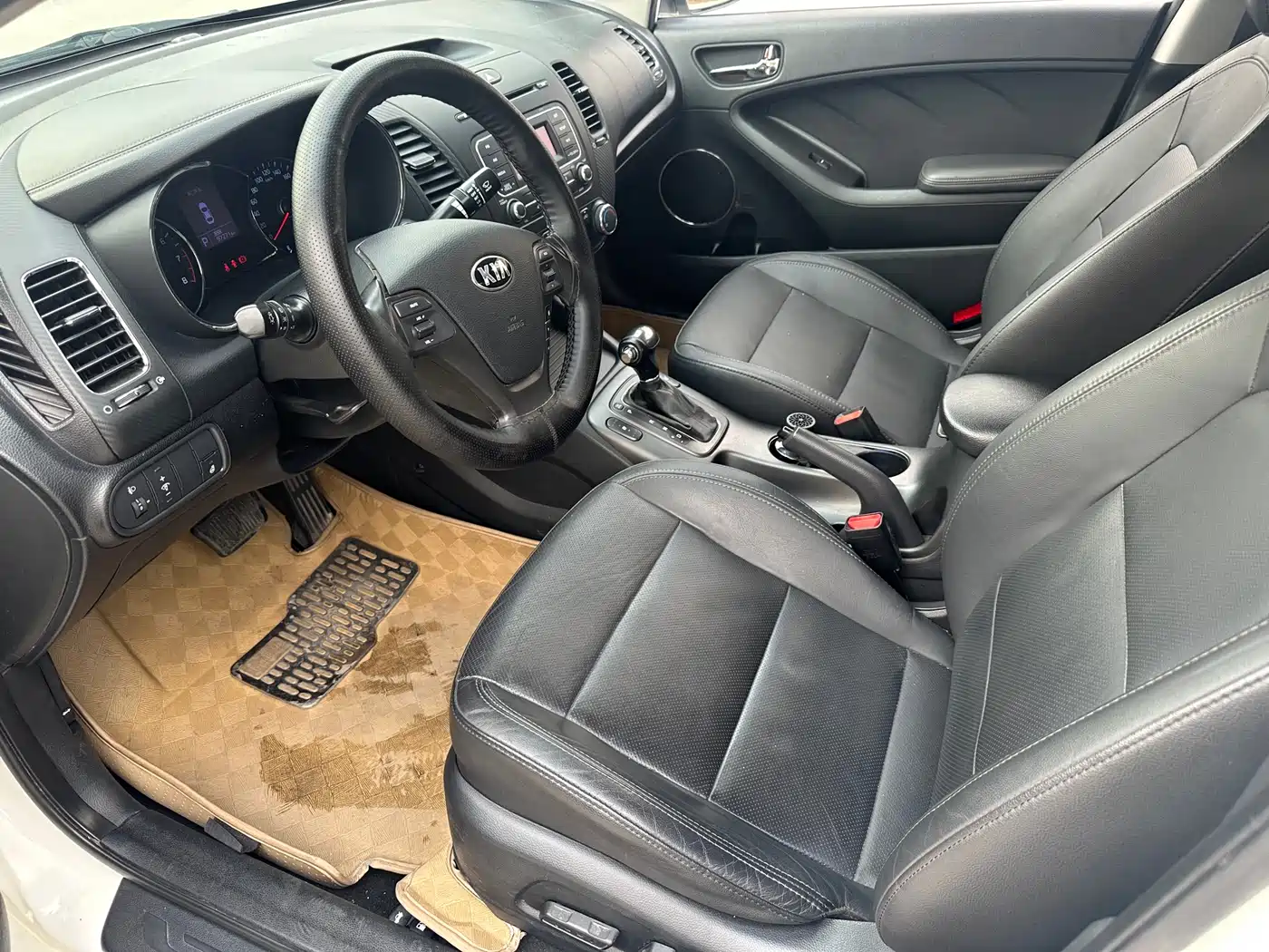 Kia K3 2013 1.6L Automatic GLS фото 4