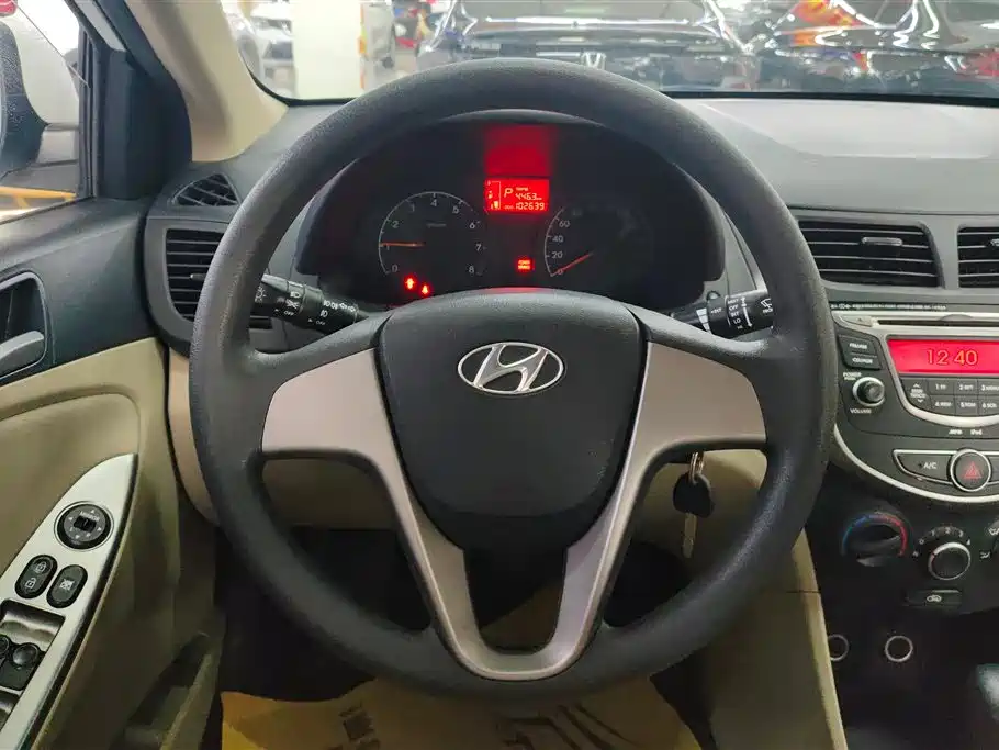 Hyundai Verna 2016 1.4L Automatic Leading GLX фото 15