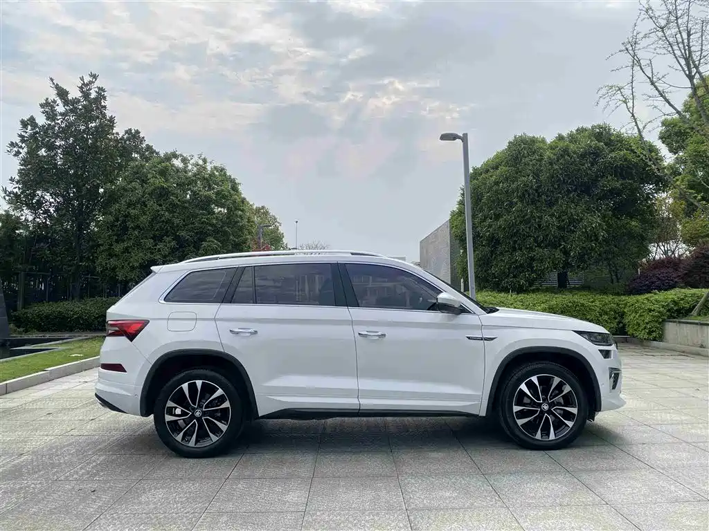 Škoda Kodiaq 2022 Facelift TSI330 5-seat FWD Luxury Edition фото 4