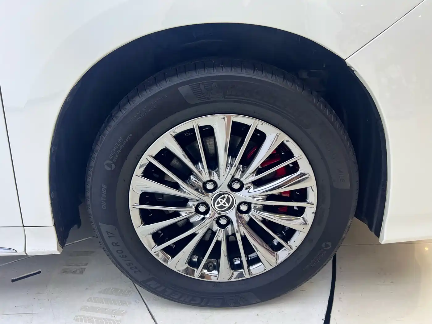 Toyota Alphard 2021 Hybrid 2.5L Luxury фото 17