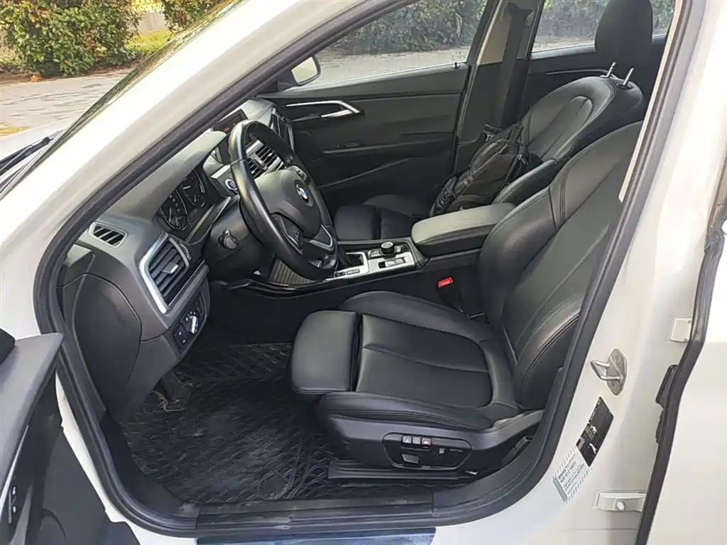 BMW 1 Series 2018 Facelift 118i Sport фото 15