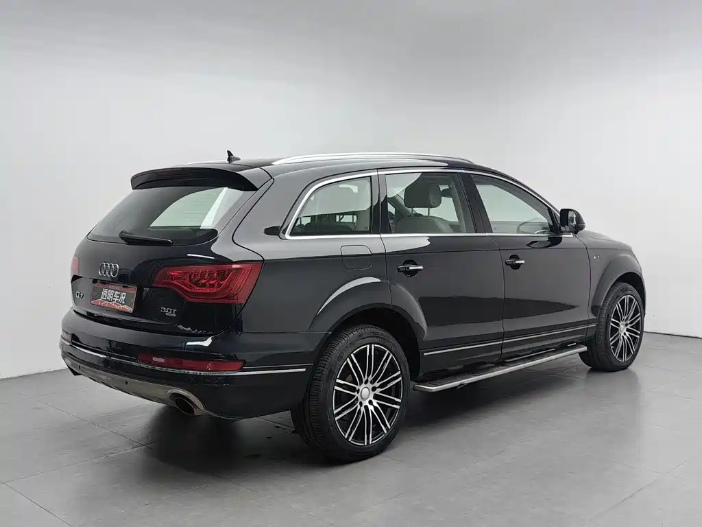 Photo 2 - Audi Q7