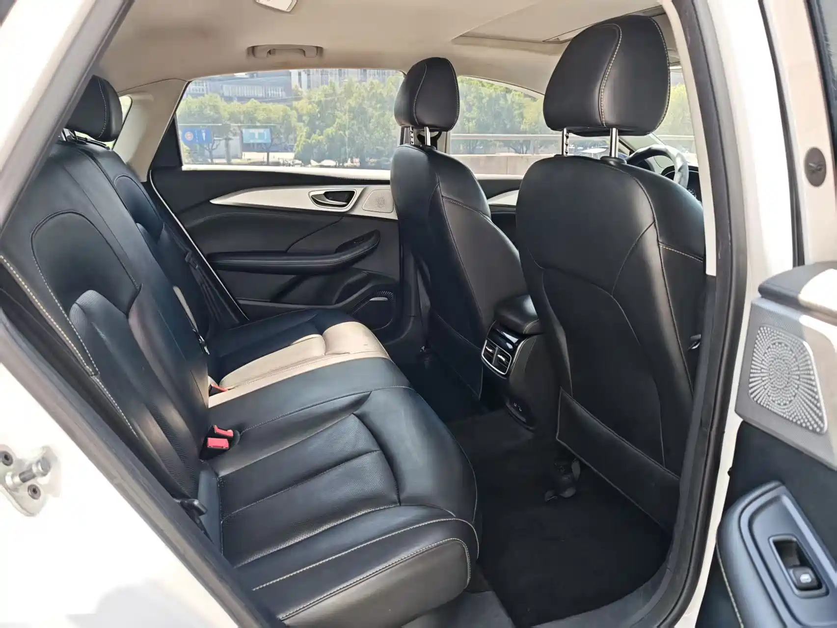 Фото 8 - Roewe i6 MAX EV