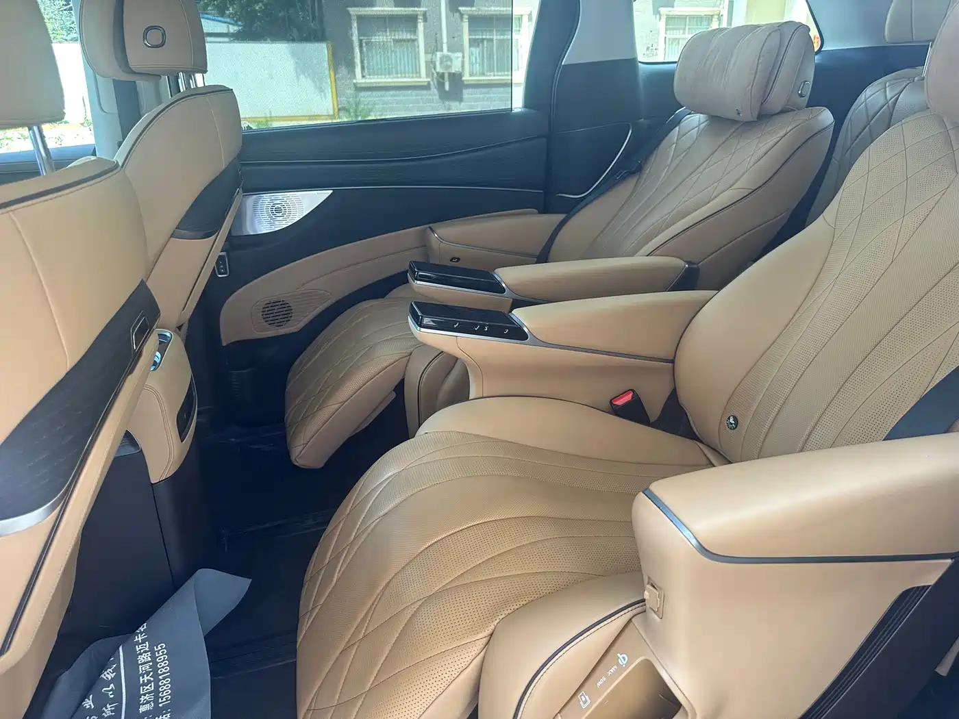 Denza D9 2024 DM-i 980 AWD Premium фото 5