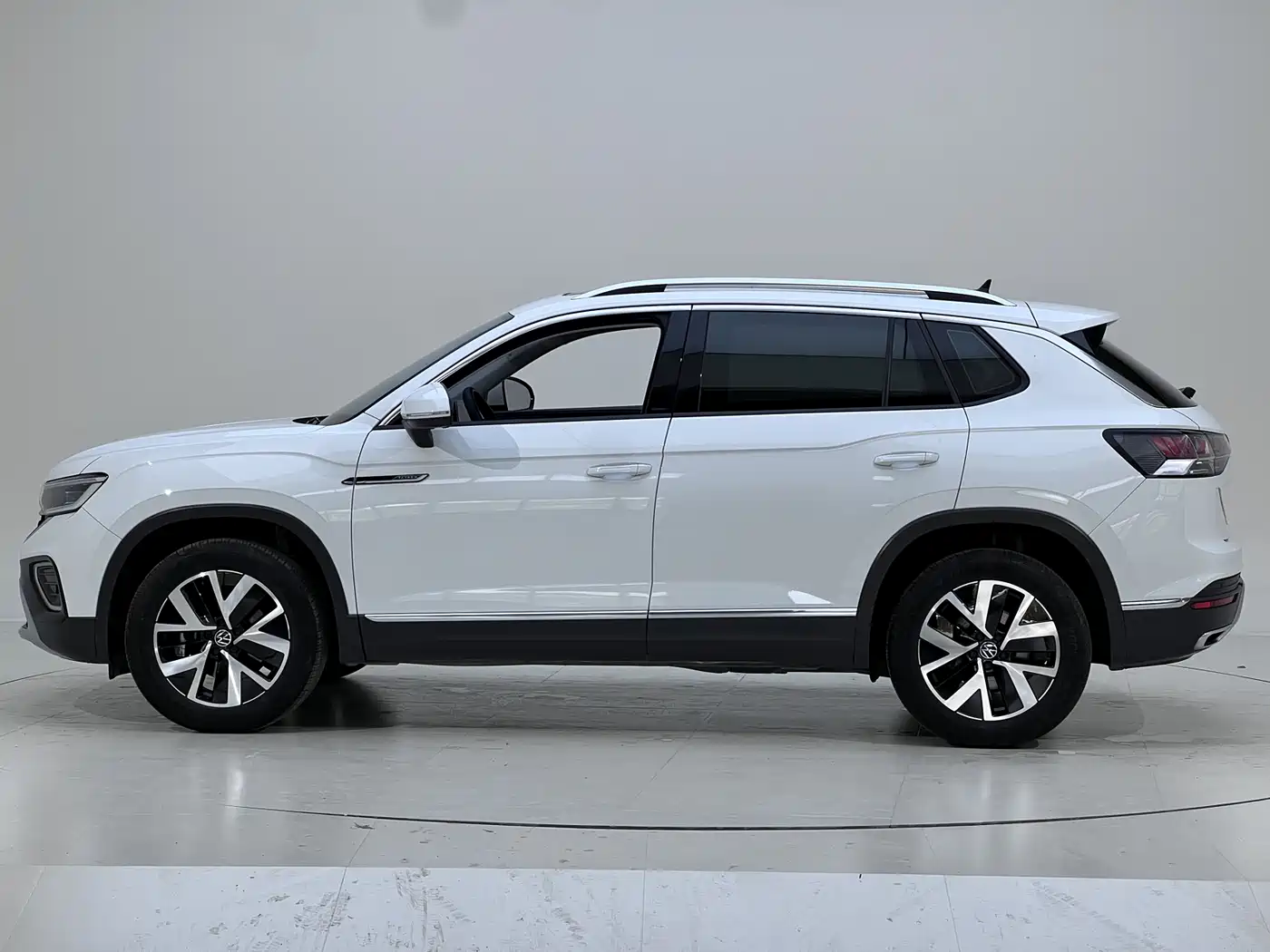Volkswagen Tayron 2023 280TSI 2WD Luxury Plus Advanced Edition фото 4