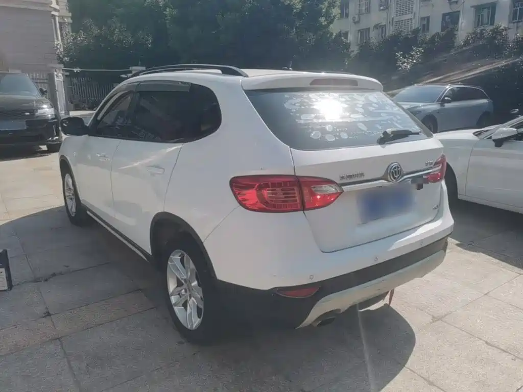 Zhonghua V5 2015 2012 1.5T Manual 2WD Sport