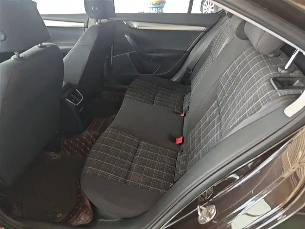 Škoda Octavia 2018 TSI230 DSG Comfort Edition фото 17