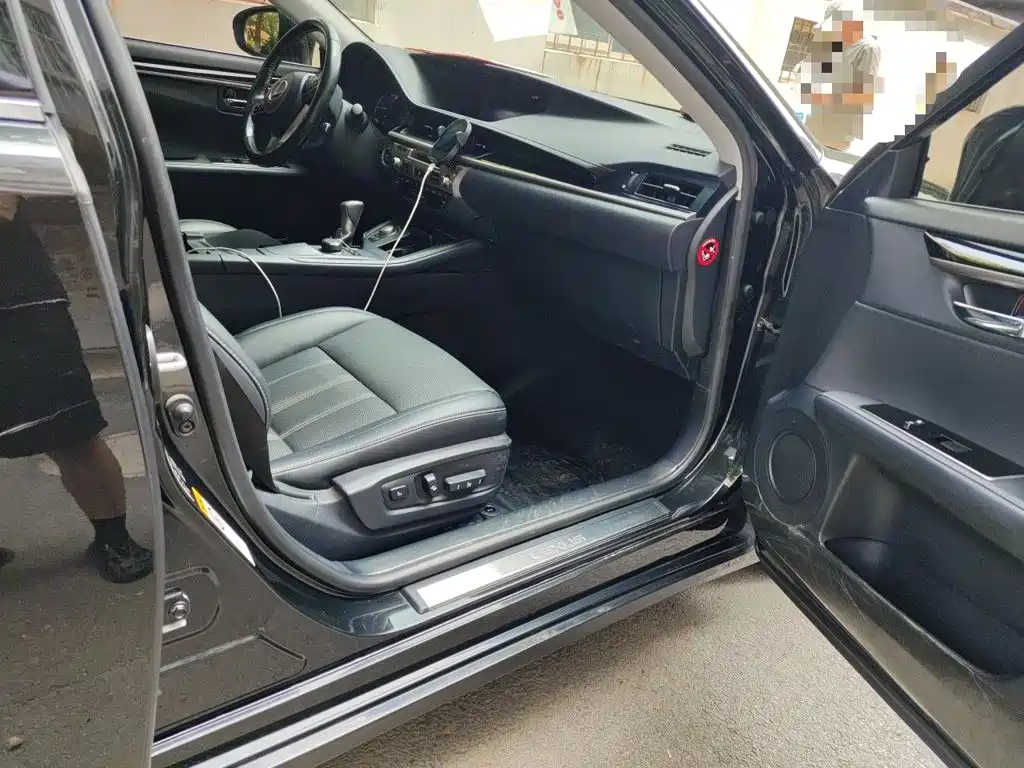 Фото 20 - Lexus ES