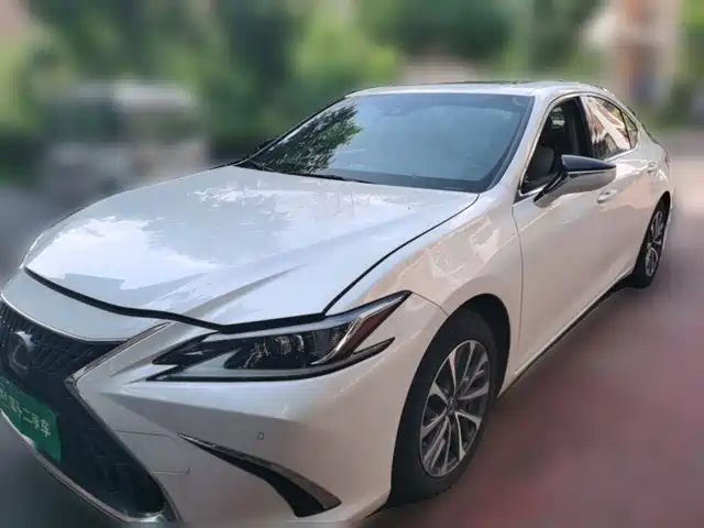 Lexus ES 2021