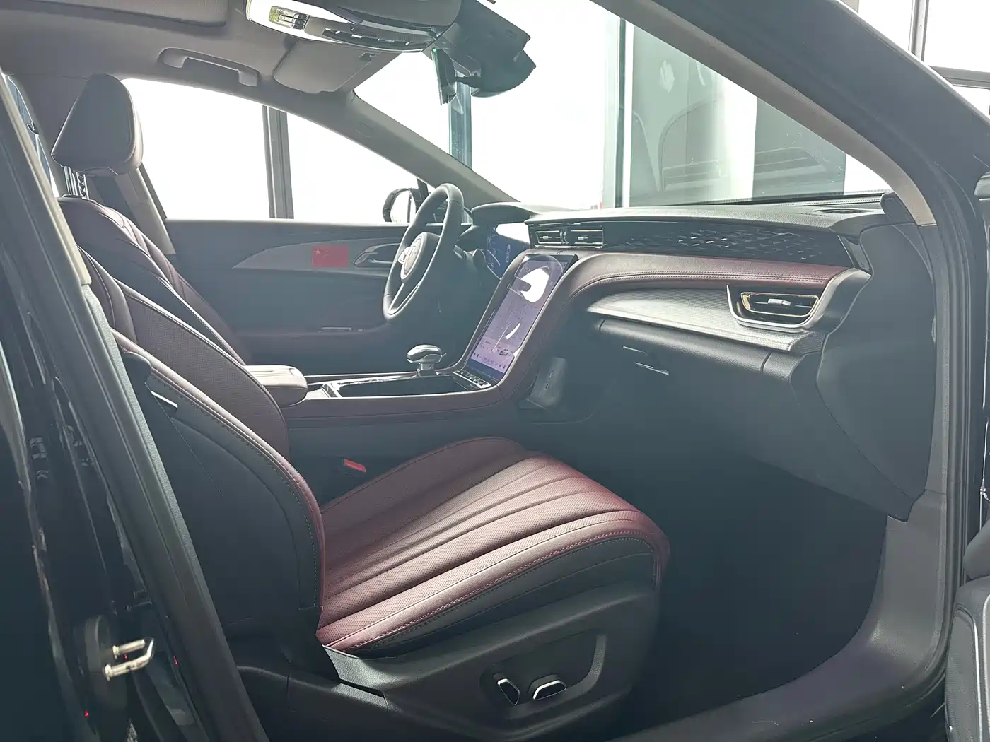 Hongqi H5 2024 1.5T DCT Smart Connect Flag Rhythm Edition фото 5