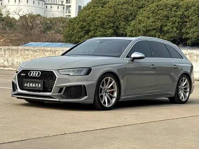 AUDI RS 4
