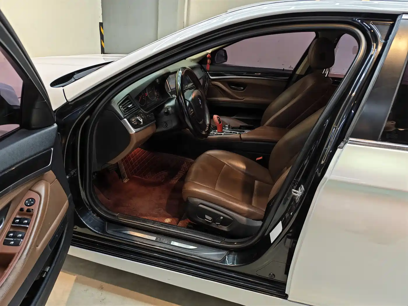 BMW 5 Series 2014 520Li Elegance фото 5