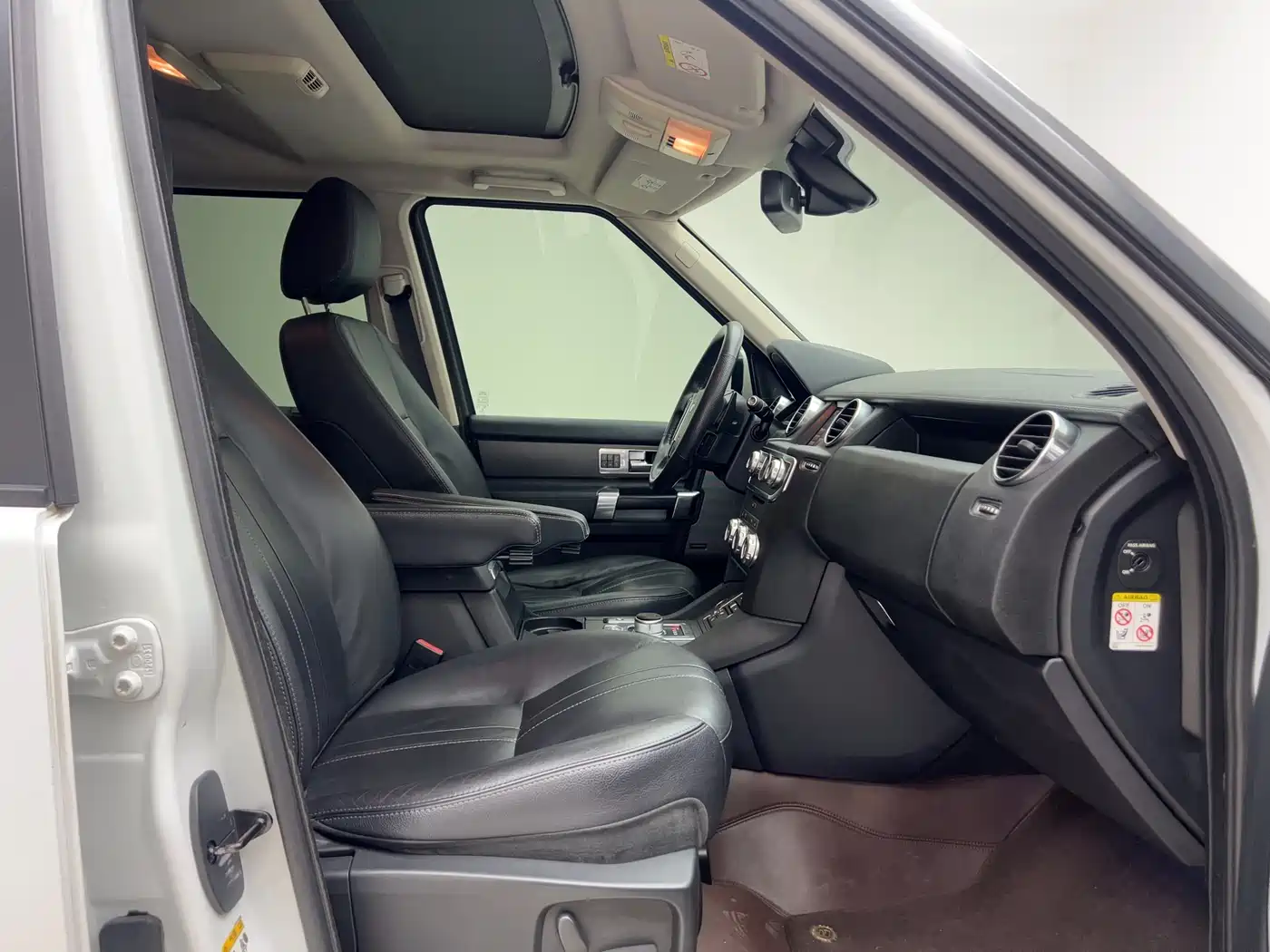 Land Rover Discovery 2014 3.0 SC V6 SE фото 4