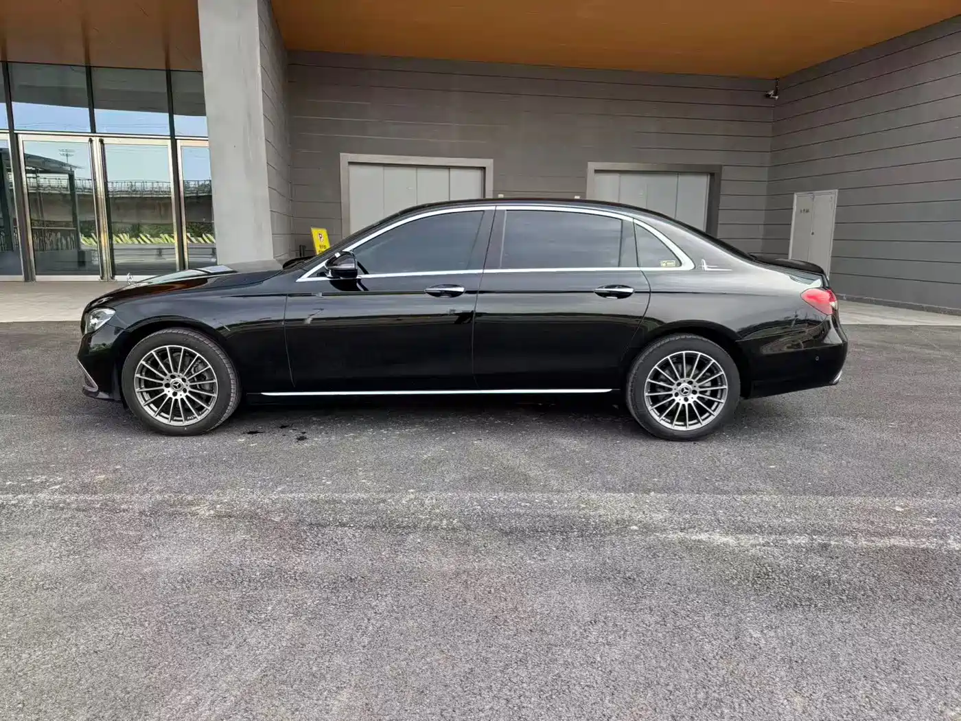 Mercedes-Benz E-Class 2022 E 260 L фото 9