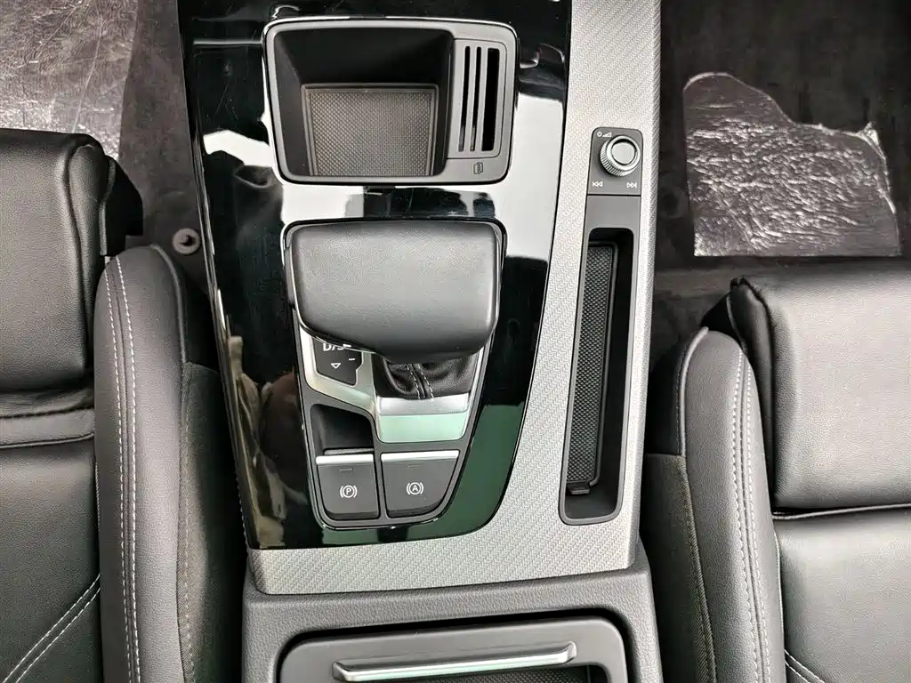 Audi Q5L 2023 40T Luxury Dynamic фото 8