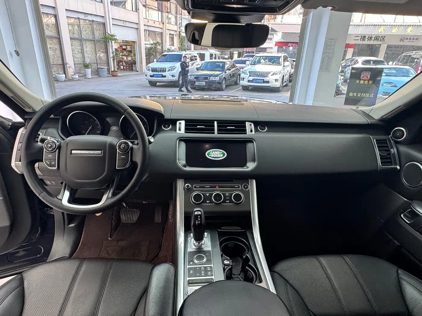 Land Rover Range Rover Sport 2017 3.0 SC V6 SE фото 5