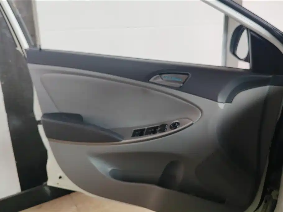 Hyundai Verna 2014 1.4L Automatic Smart GLS фото 7