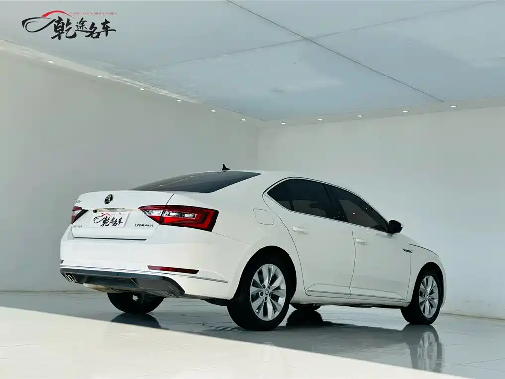 Škoda Superb 2016 TSI330 DSG Pioneer Edition фото 7