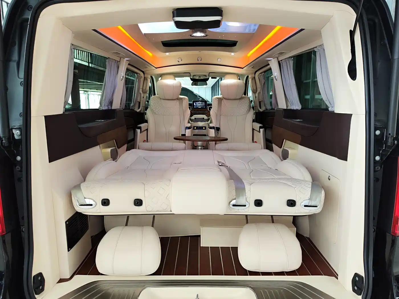 Mercedes-Benz V-Class 2018 V 260 L Premium Long Wheelbase Edition China VI фото 15